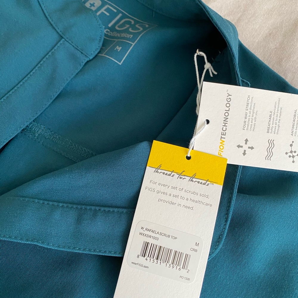 Figs Rafaela scrub top in Caribbean